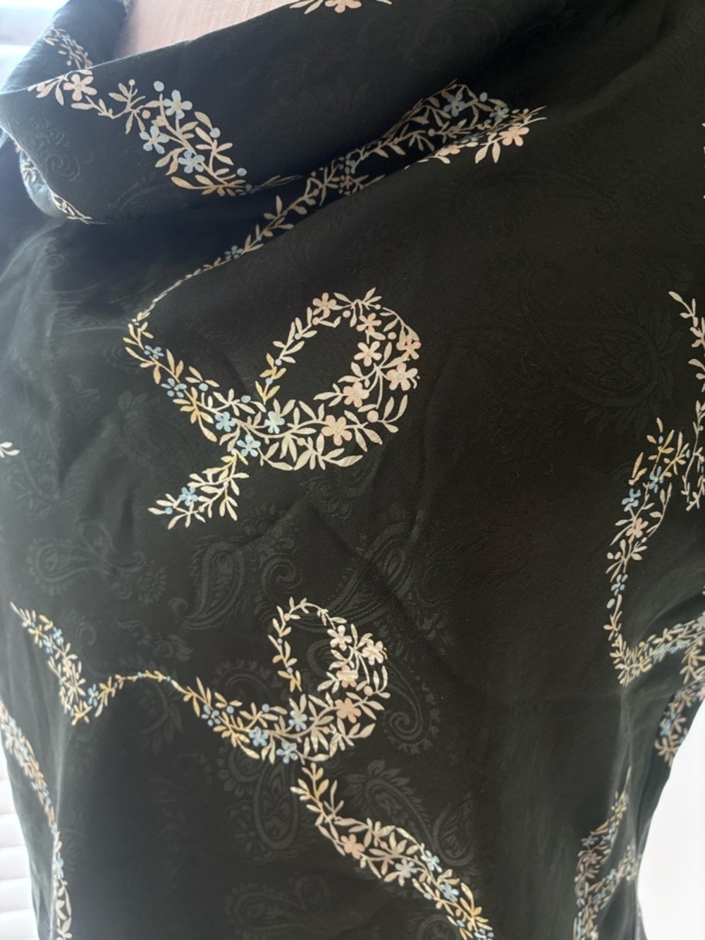 Jones New York Women's 100% Silk Floral Blouse - Picture 2 of 10